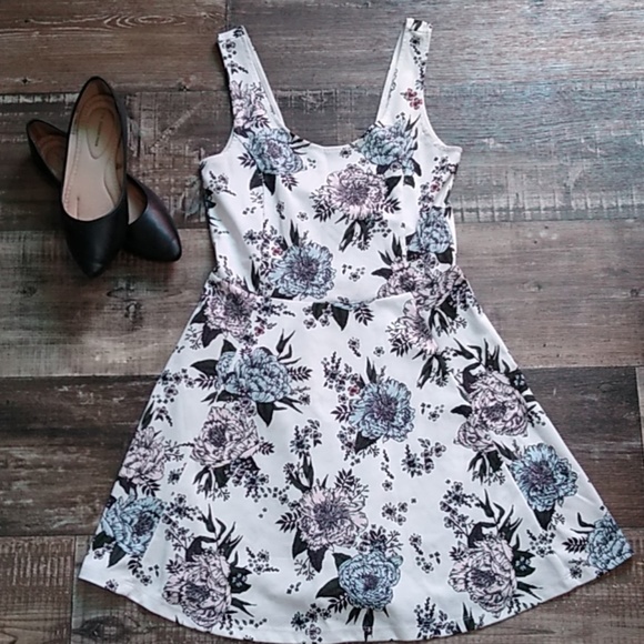 H&M Dresses & Skirts - Floral Dress | H&M | 8